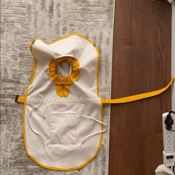Yellow dog rain jacket - Picture 4 of 6